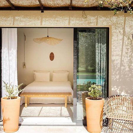Hotel La Roussatino Saint-Étienne-du-Grès Zewnętrze zdjęcie