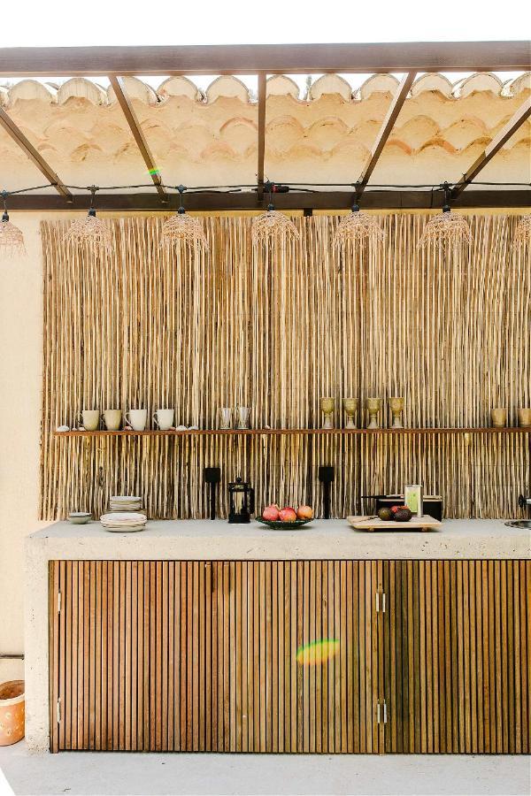 Hotel La Roussatino Saint-Étienne-du-Grès Zewnętrze zdjęcie